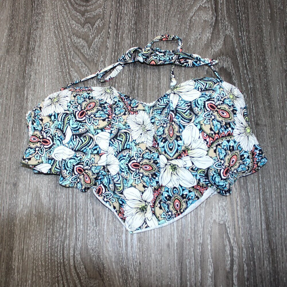 3/$30 La Vie En Rose Flouncy Bikini Top With Padding Size Medium